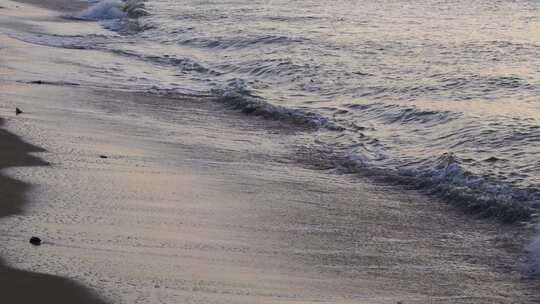 沙滩海水特写潮汐浪花拍打海岸海边涨潮退潮