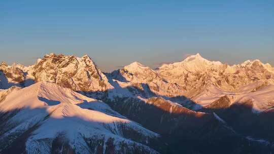 航拍梅里雪山