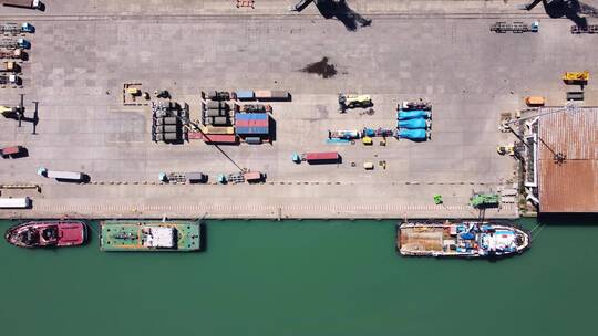 航拍卡车在港口视频素材模板下载