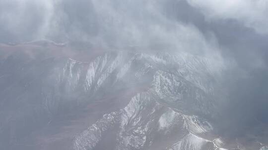 飞机上航拍 俯瞰雪山 藏区大气_1650视频素材模板下载
