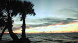 日落时佛罗里达州巴伊亚海滩美丽海滩背景的基座照片高清在线视频素材下载