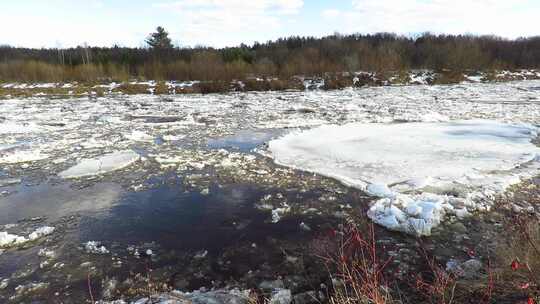 冬天河面结冰