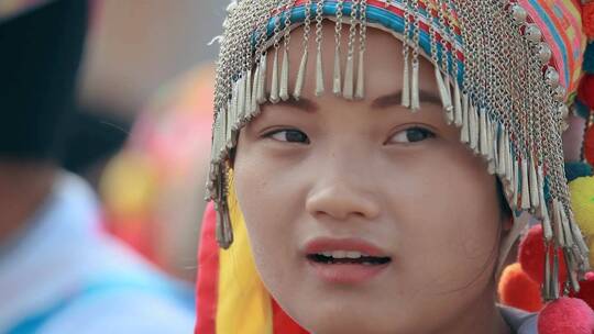少数民族视频阔时节舞蹈的傈僳族青年男女