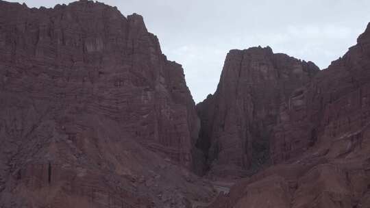 天山神秘大峡谷01