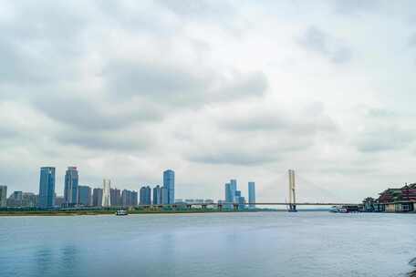 阴天江西南昌城市风光赣江风景建筑群延时