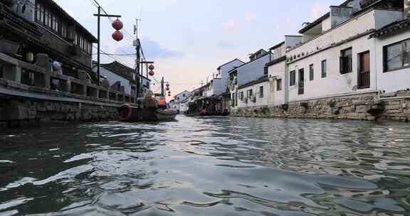 江南水乡河道沿河风光