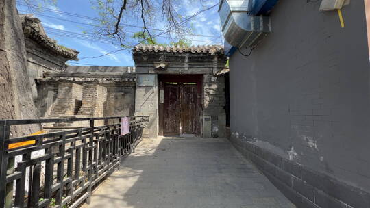北京城内遗存的旧民居大门视频素材模板下载