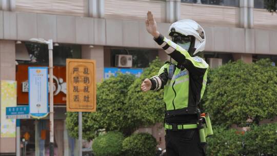 广东巡逻骑警视频检查车辆警察形象视频素材模板下载
