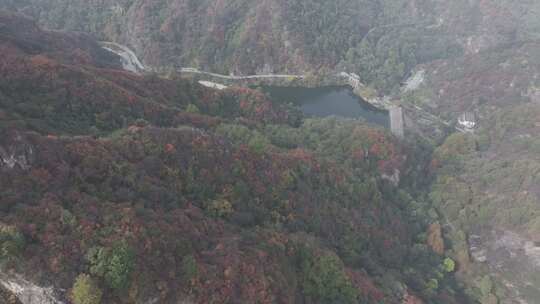 秋季壮美山河红叶