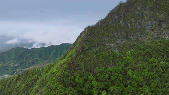 瓦胡岛户外探险绿色丛林山峰上的电影景观库