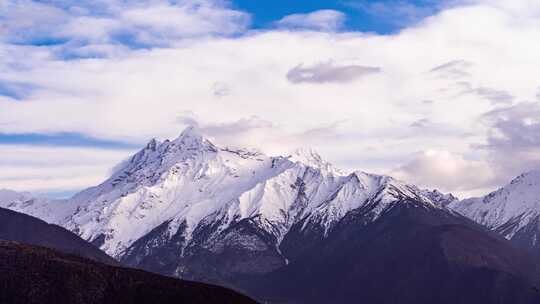 雪山壮丽全景自然风光