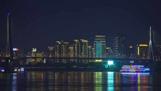 夜色中的城市桥梁与灯火通明的高楼