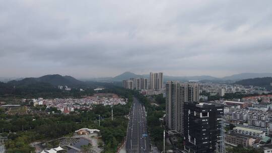 大雨过后的城市