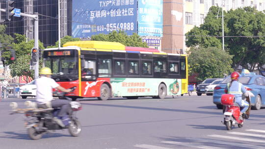 街头   车流 人流  十字路口   城市街头