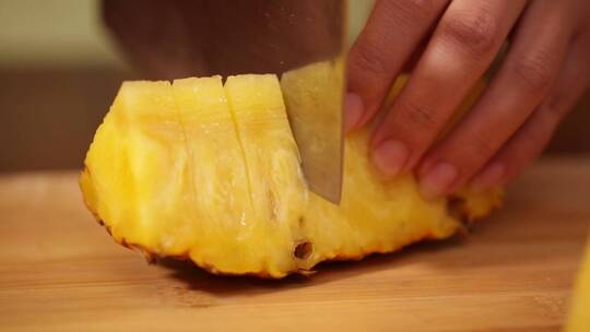 【镜头合集】菜刀给菠萝去皮