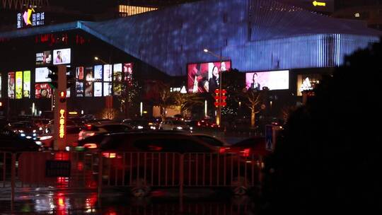 夜晚的街景人流