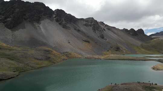 雄伟的安第斯山脉冰川和湖泊，Ausang