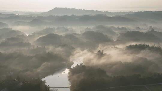 山区5G通信基站云雾航拍