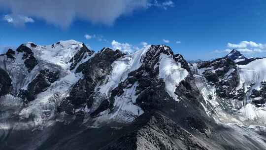 新疆天山雪山