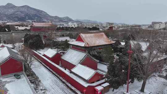 航拍岱庙雪景