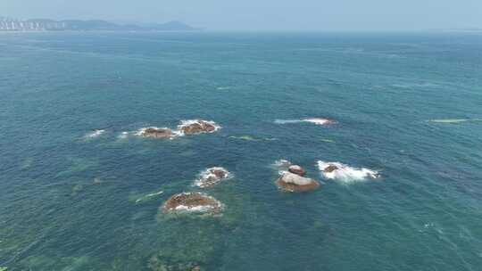 青岛海边海浪慢镜头海浪升格海浪拍打礁石