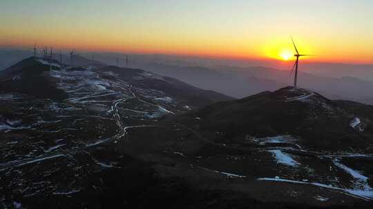 湖北利川日落时分齐岳山的雪