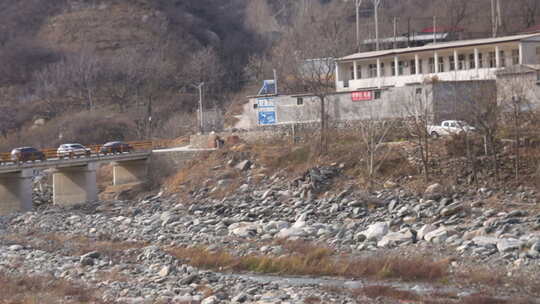 风景 沿途 高速公路 大山 秋天