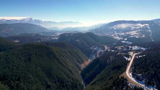 云南香格里拉雪山公路