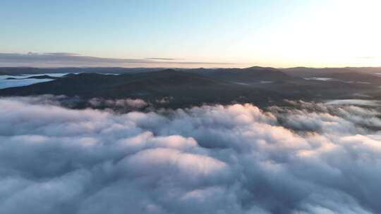 高山云海日出景象