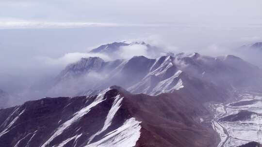 青海拉脊山雪山云雾航拍