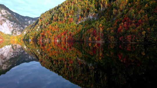 秋天的湖泊风景