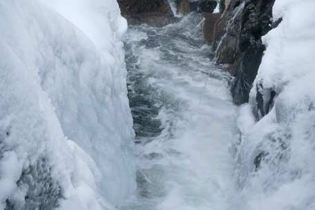 溪流，雪，瀑布，冰柱