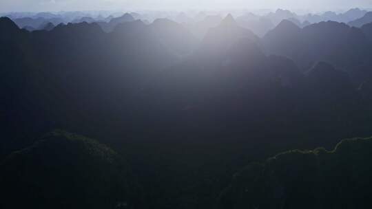 广西早晨大山晨光山川山峰光影山脉喀斯特