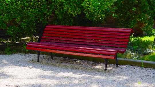 公园红色长椅