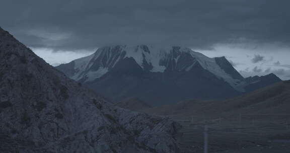 拉萨雪山 拉萨 西藏 山、云、山川