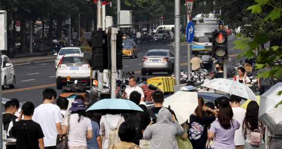 北京五道口成府路车流人流