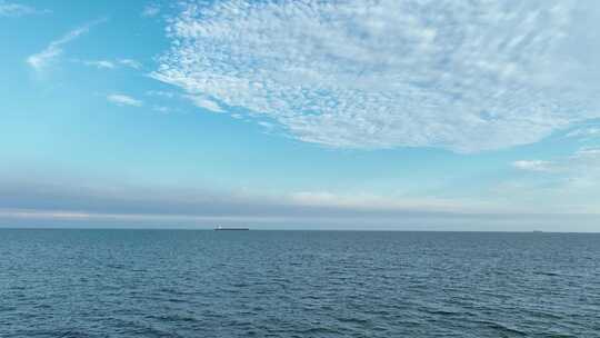 大海航拍海洋海面无人机贴水面飞行飞越大海