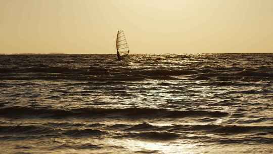 帆板航拍大海海景海洋海浪波浪惊险刺