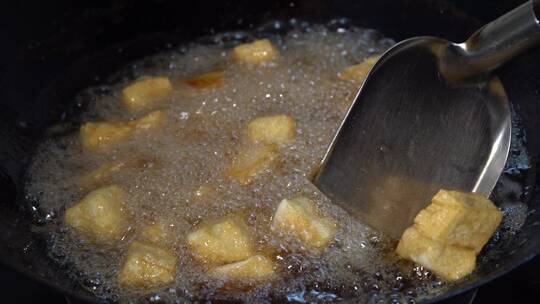传统食品油豆腐制作过程油豆腐