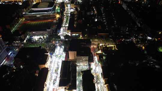 江苏连云港夜景步行街人流航拍