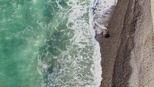 航拍海边海浪沙滩