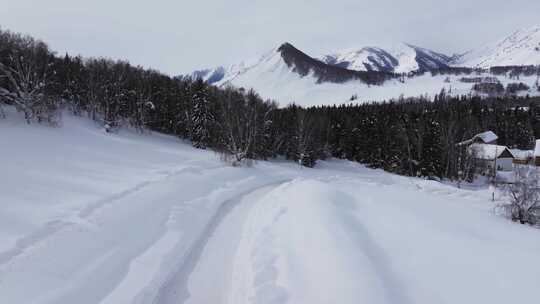 航拍冬季新疆阿勒泰禾木雪景雪山森林村落