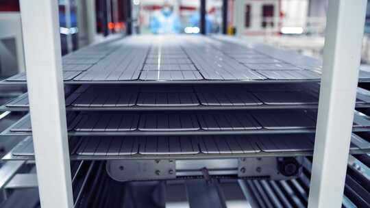 现代自动化太阳能板生产