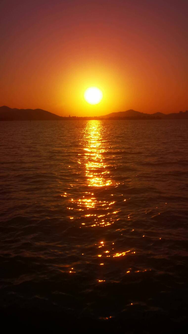 湖面 夕阳 日落 晚霞 倒影 竖屏