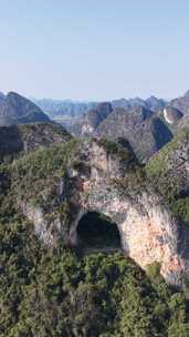 竖版航拍阳朔月亮山景区