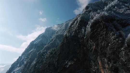 峡谷地貌雪景