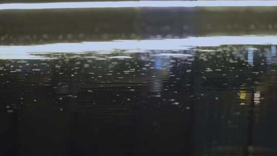 地面水坑雨滴视频素材模板下载