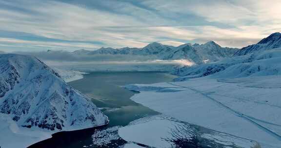 新疆帕米尔高原昆仑雪山白沙湖日出航拍