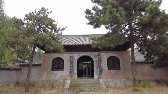 荒凉荒废古寺庙古建筑