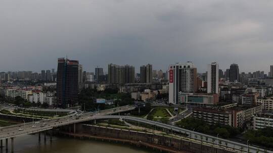 城市暴雨来临乌云密布航拍